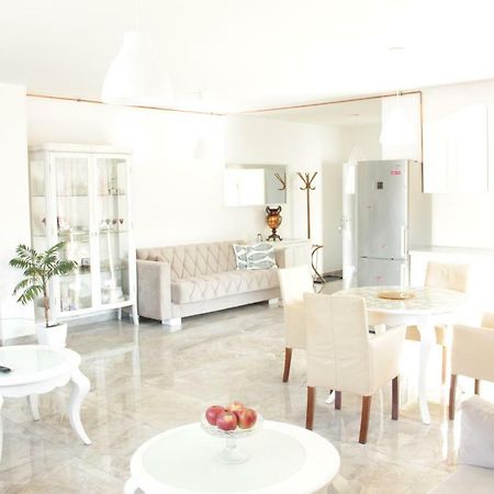 Appartamento Lux House Olga Ruma Esterno foto