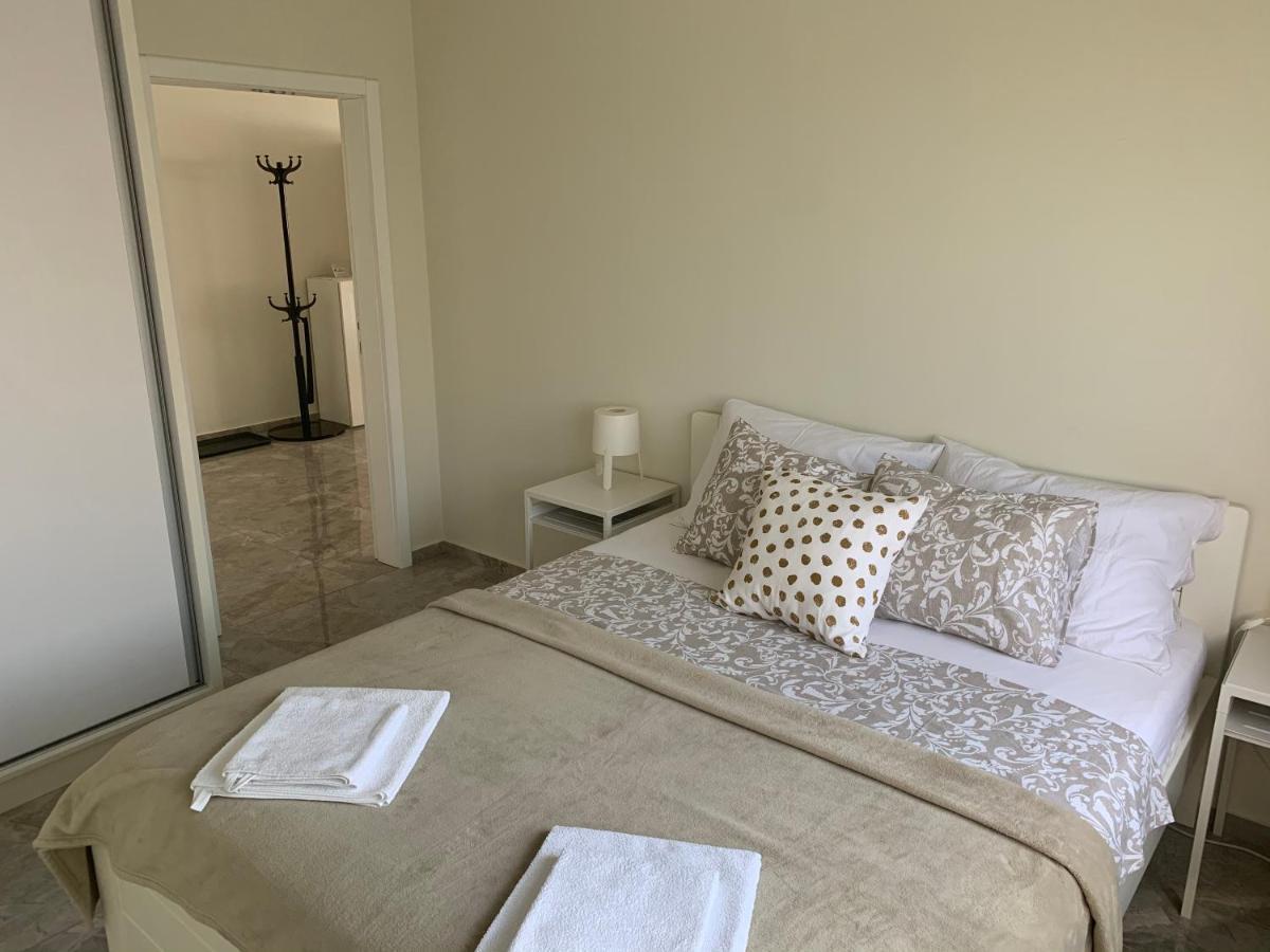 Appartamento Lux House Olga Ruma Esterno foto