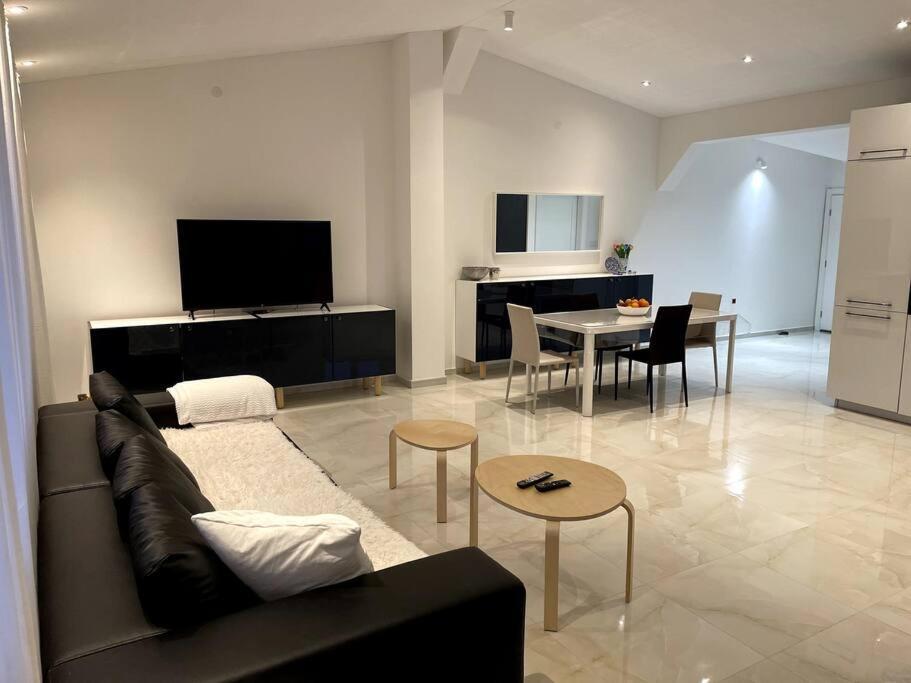 Appartamento Lux House Olga Ruma Esterno foto