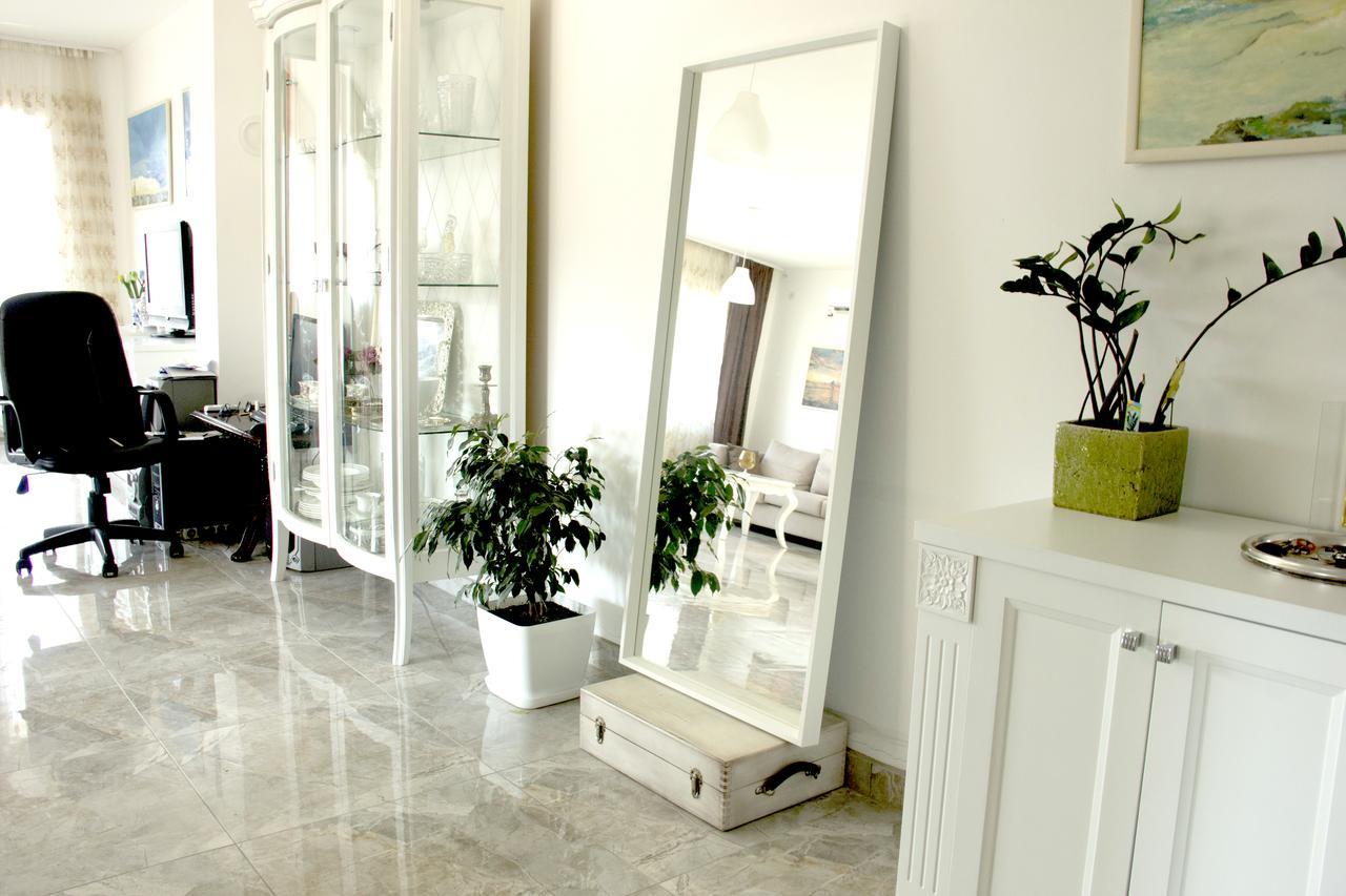 Appartamento Lux House Olga Ruma Esterno foto