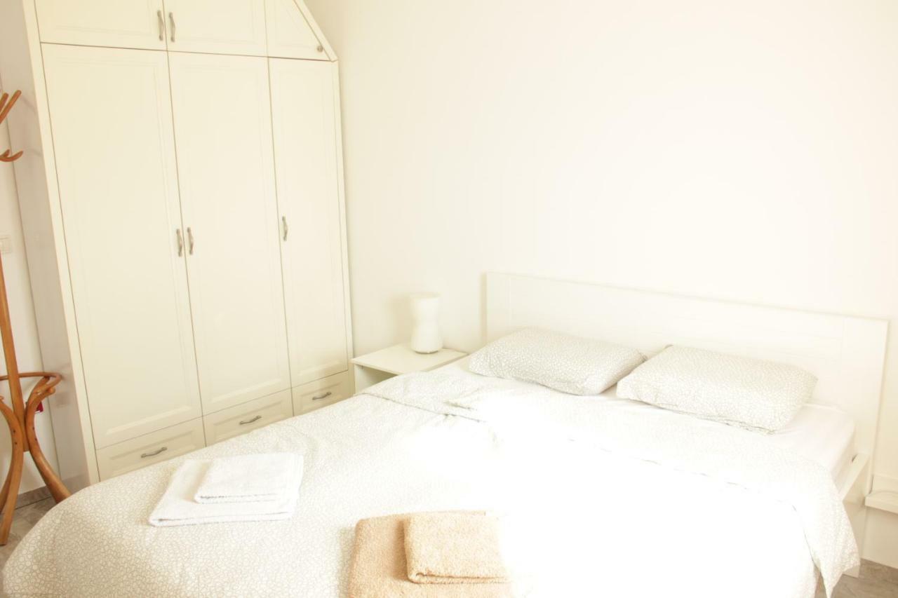 Appartamento Lux House Olga Ruma Esterno foto