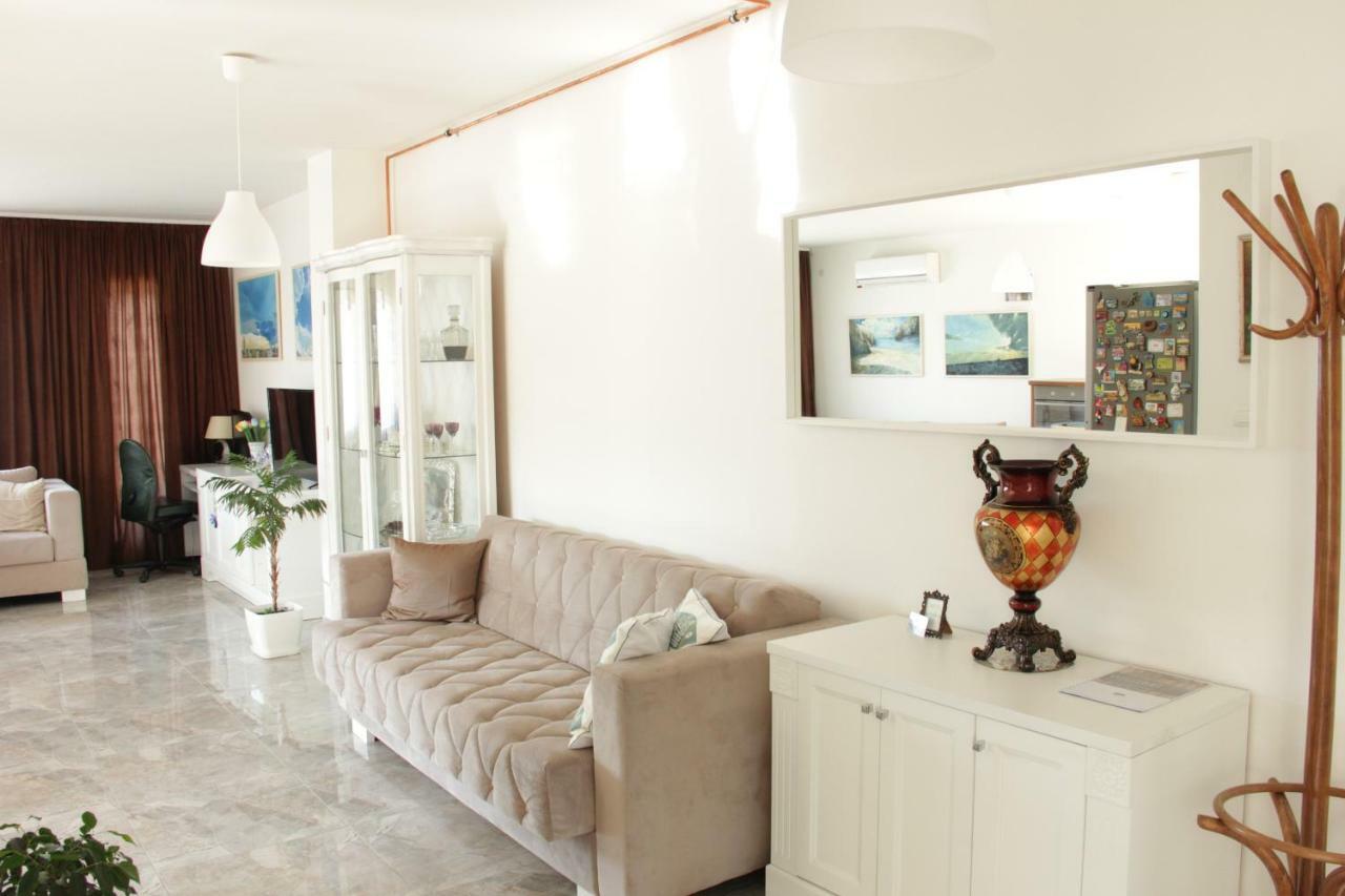 Appartamento Lux House Olga Ruma Esterno foto