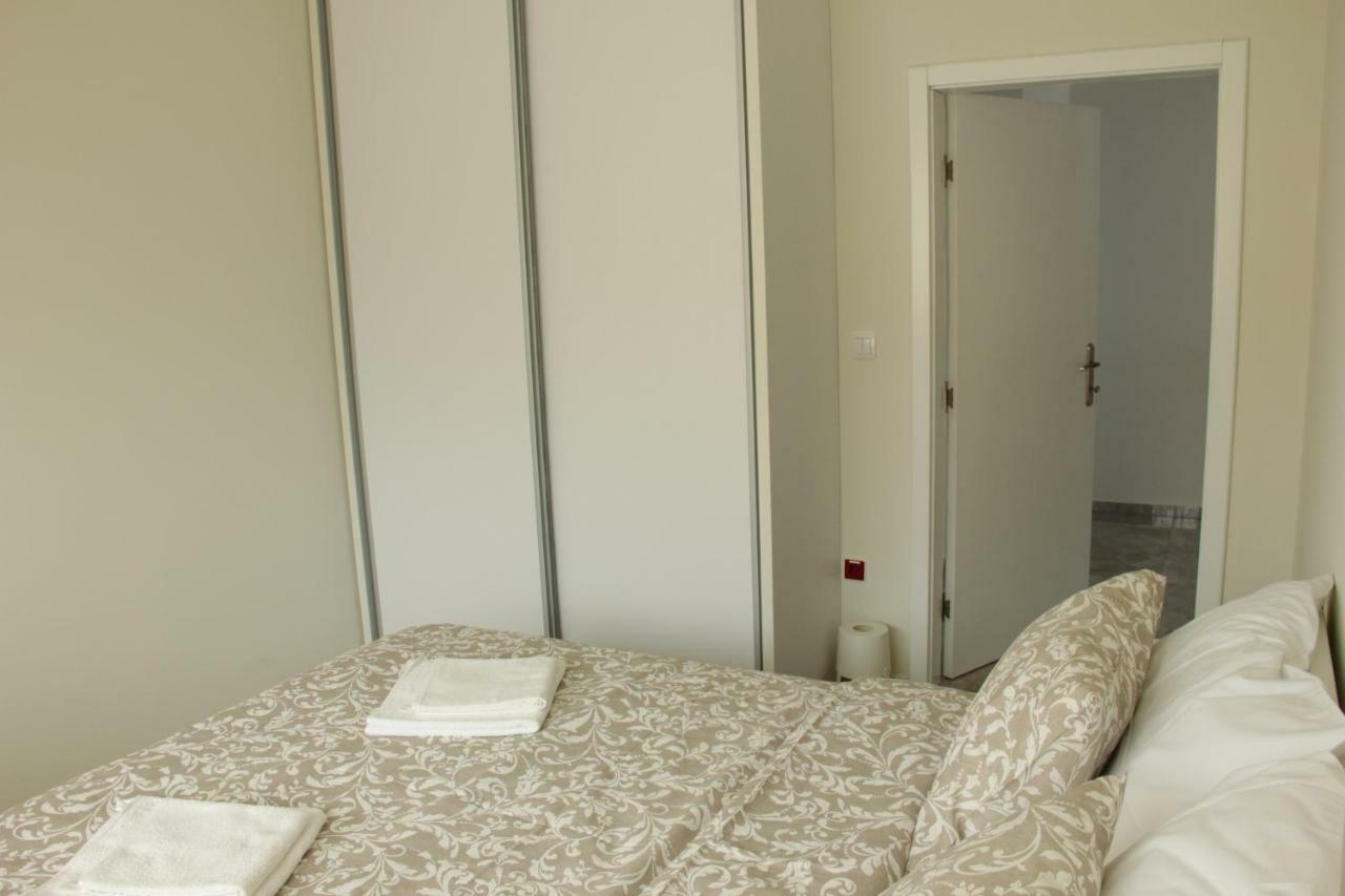 Appartamento Lux House Olga Ruma Esterno foto