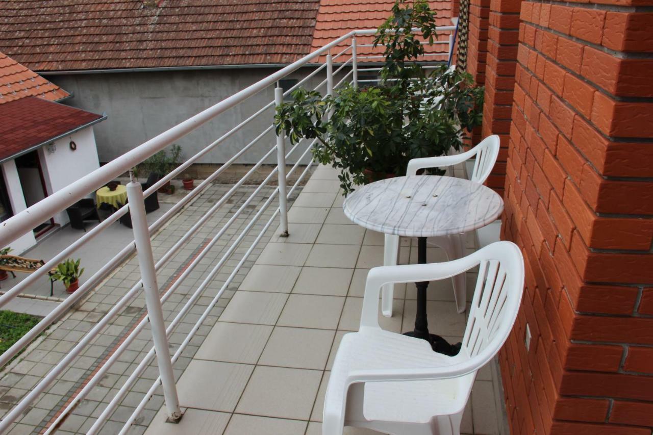 Appartamento Lux House Olga Ruma Esterno foto