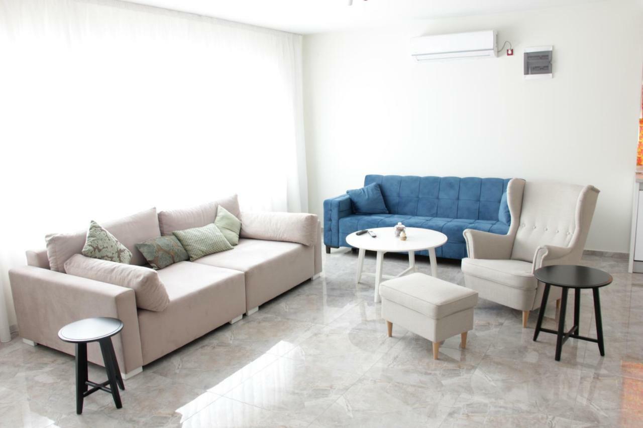 Appartamento Lux House Olga Ruma Esterno foto