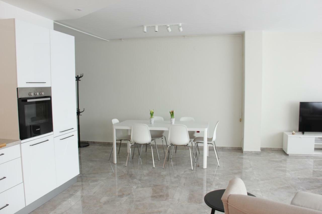 Appartamento Lux House Olga Ruma Esterno foto